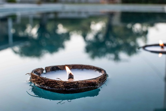 Dišeča sveča Coconut Luxury Candles – vonj kokosa